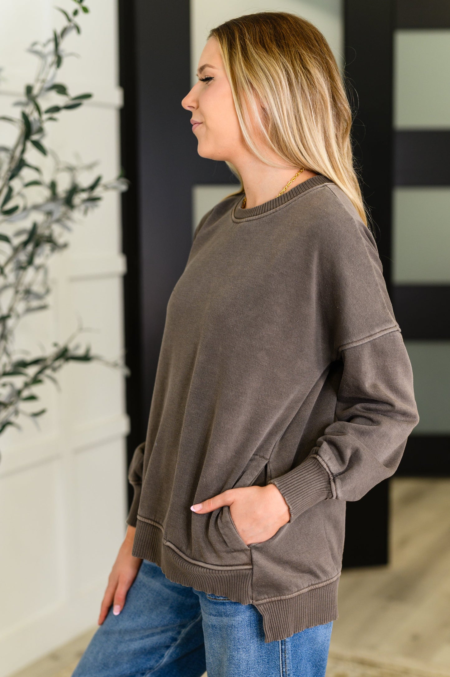 Zenana Pullover in Brown