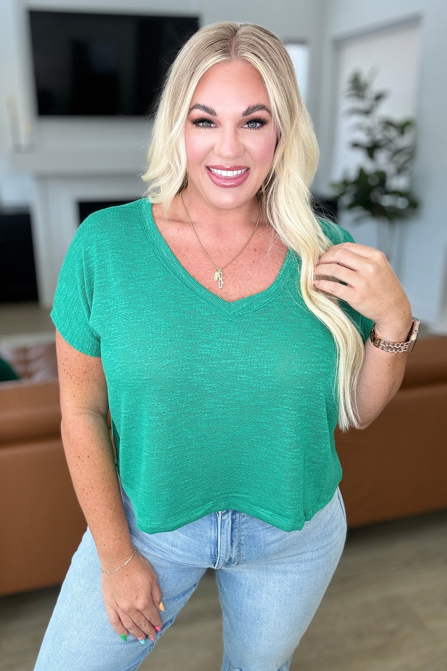 Zenana Classic Comfort V-Neck Top in Kelly Green